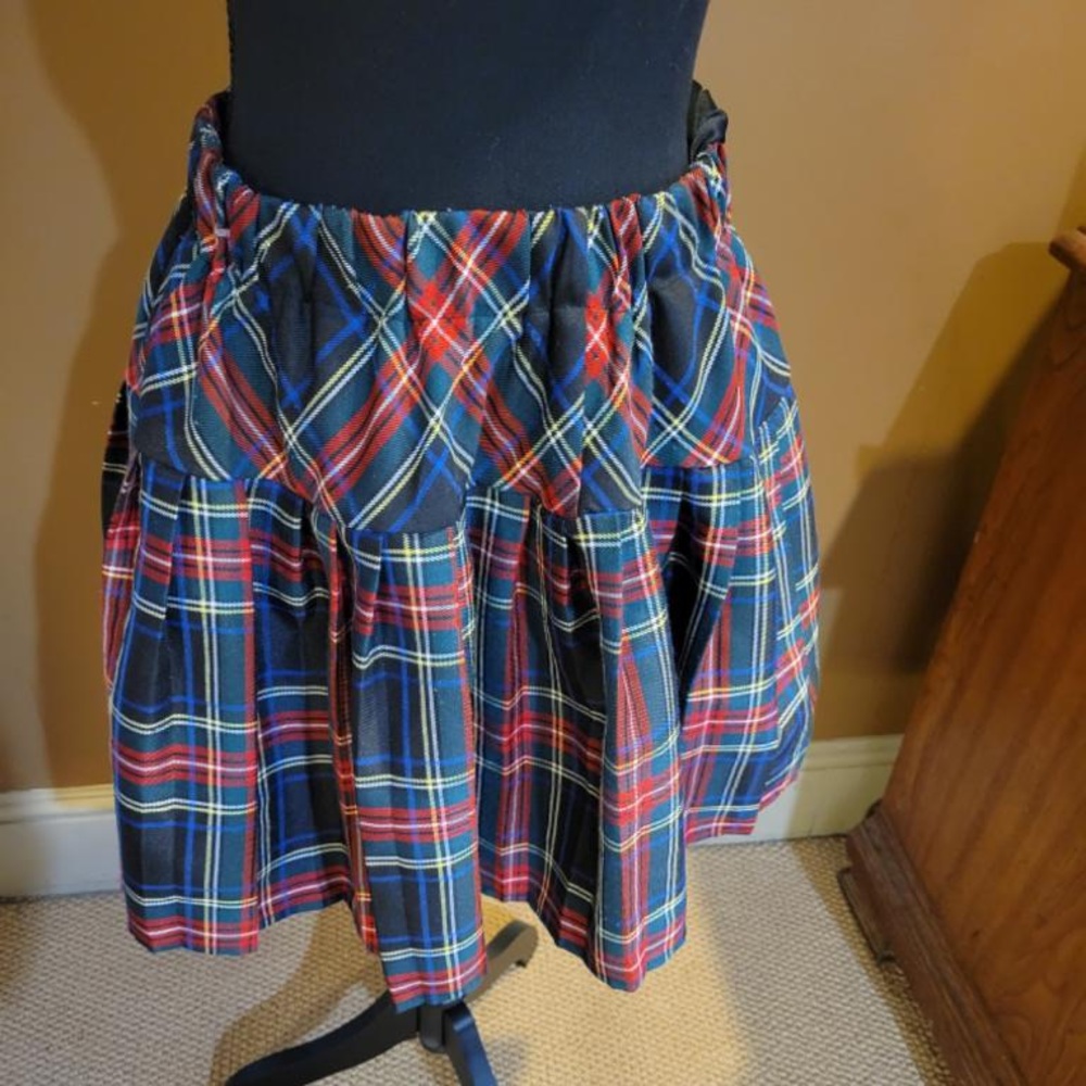 Very cute it has a plaid type of style and very fashionable